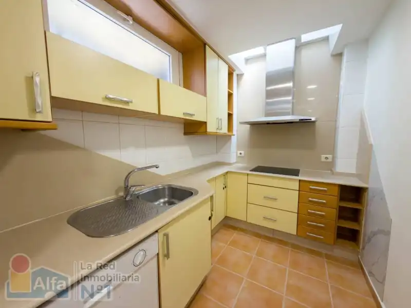 Cocina de Casa adosada en venta en Vigo  con Calefacción, Jardín privado y Amueblado
