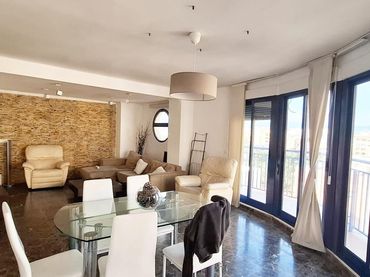 Ático con balcón en venta en Sur