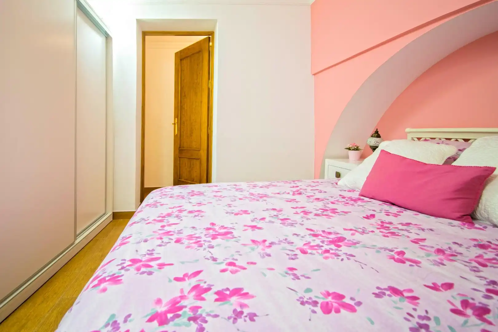 Bedroom of Flat for sale in Sevilla  with Balcony