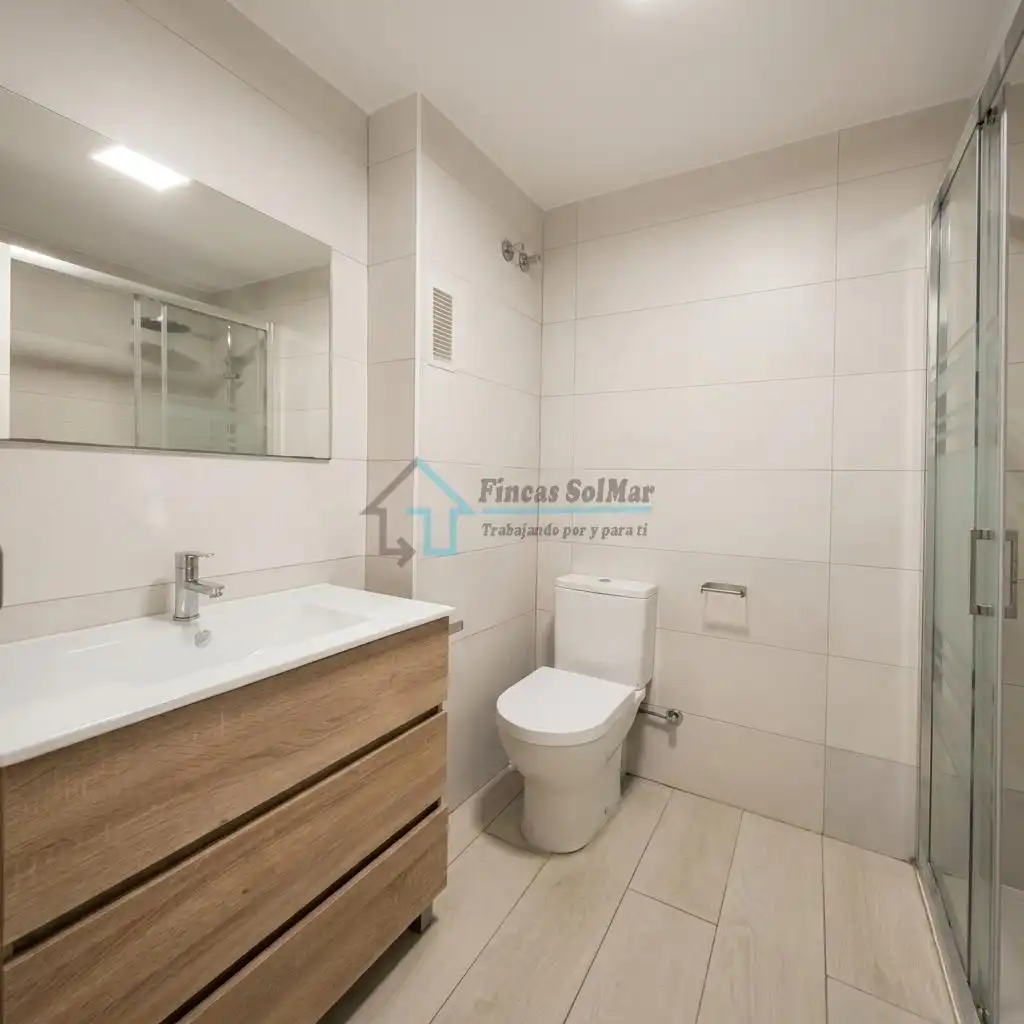 Bany de Apartament en venda en Castellón de la Plana / Castelló de la Plana amb Moblat i Balcó