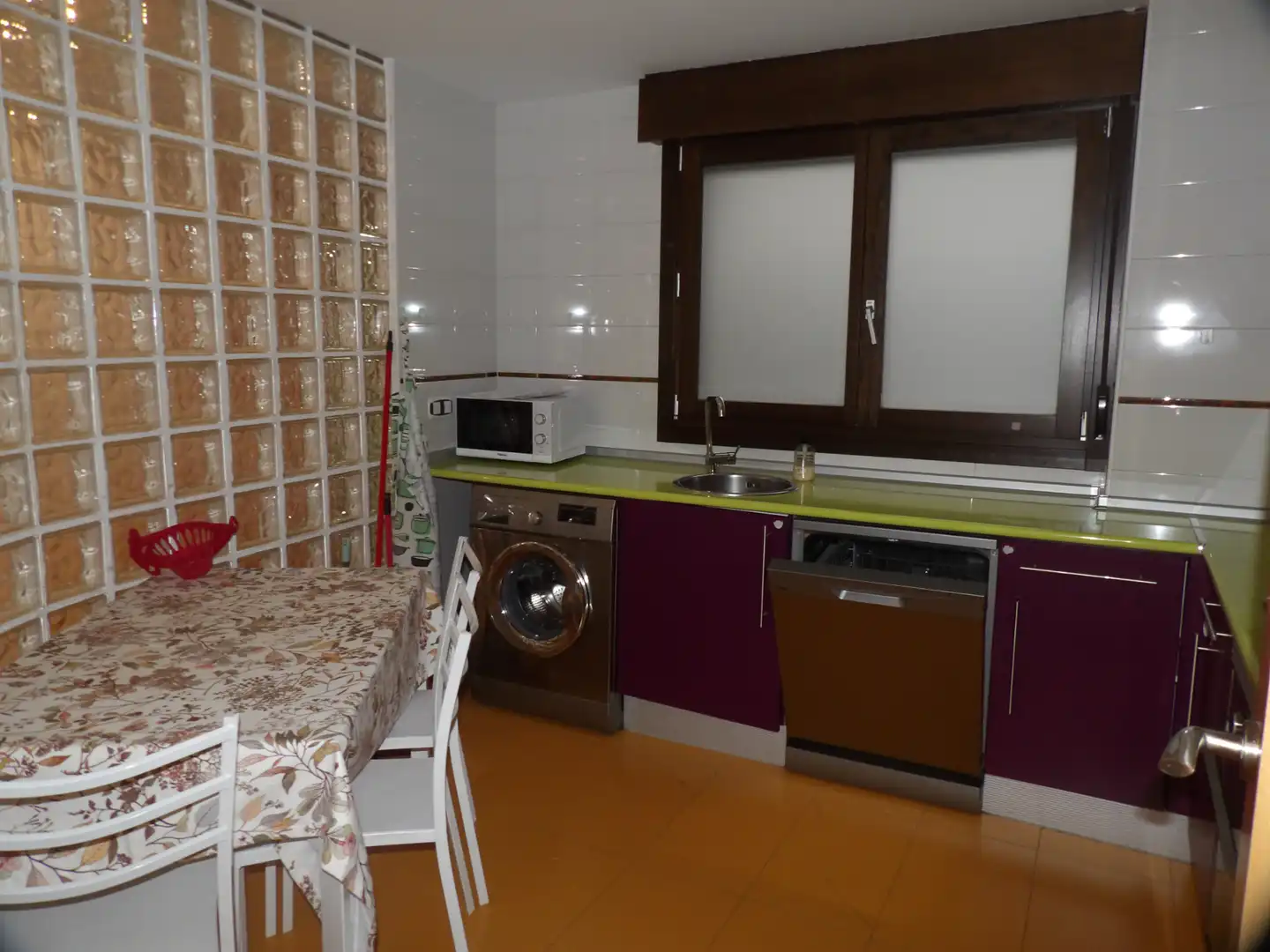 Cocina de Apartamento en venta en León Capital  con Calefacción, Parquet y Amueblado