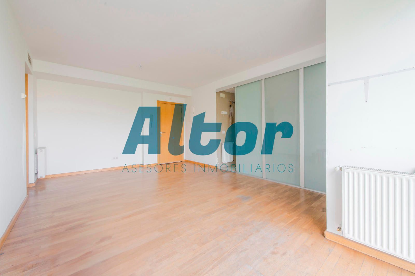 Habitación de Piso en venta en  Madrid Capital con Trastero, Piscina y Piscina comunitaria
