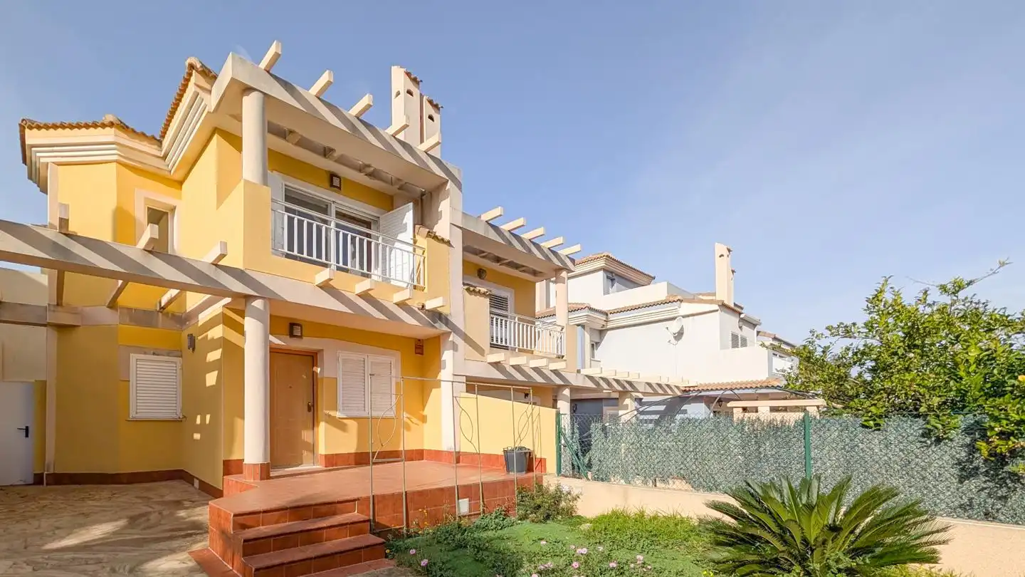 Vista exterior de Casa o chalet en venta en Santa Pola con Jardín privado, Terraza y Piscina