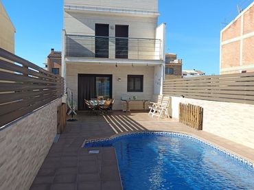 Casa amb balcó en venda a 11 DE SETEMBRE