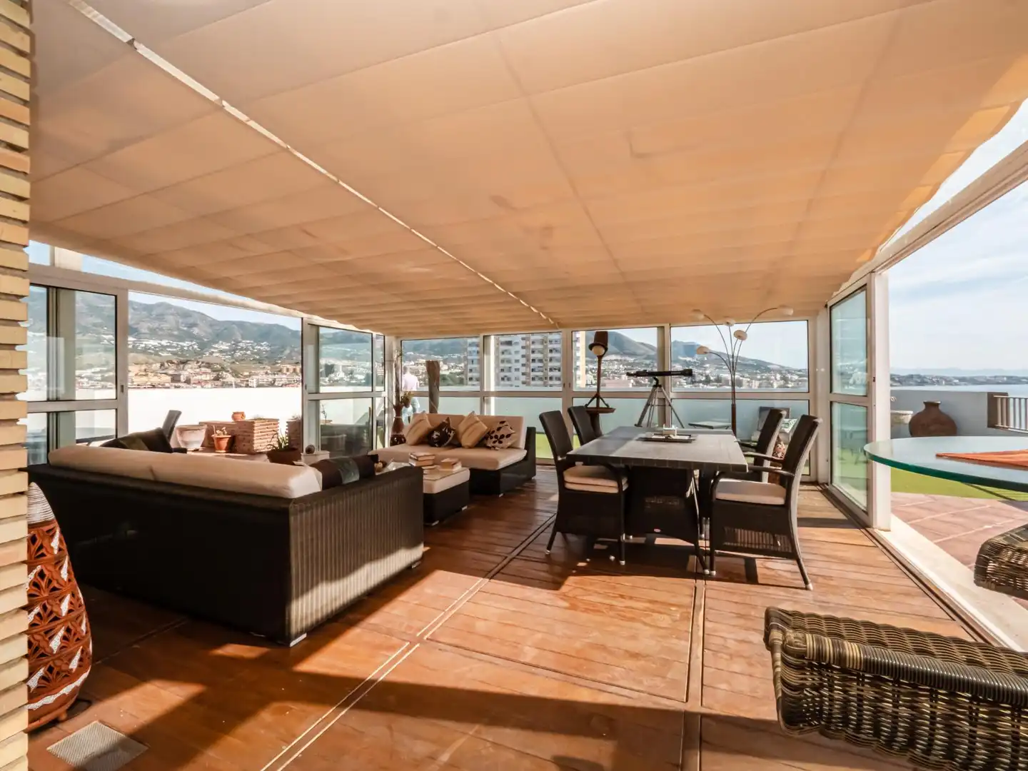 Terrasse von Dachboden zum Verkauf in Fuengirola mit Klimaanlage, Privatgarten und Terrasse