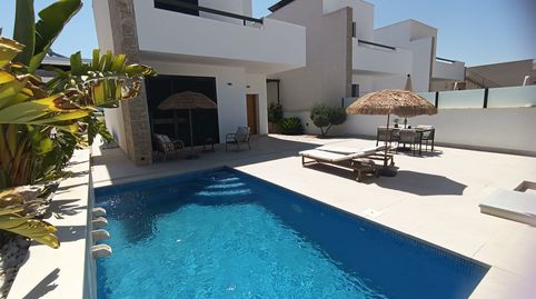 CHALET INDEPENDITE CON PISCINA