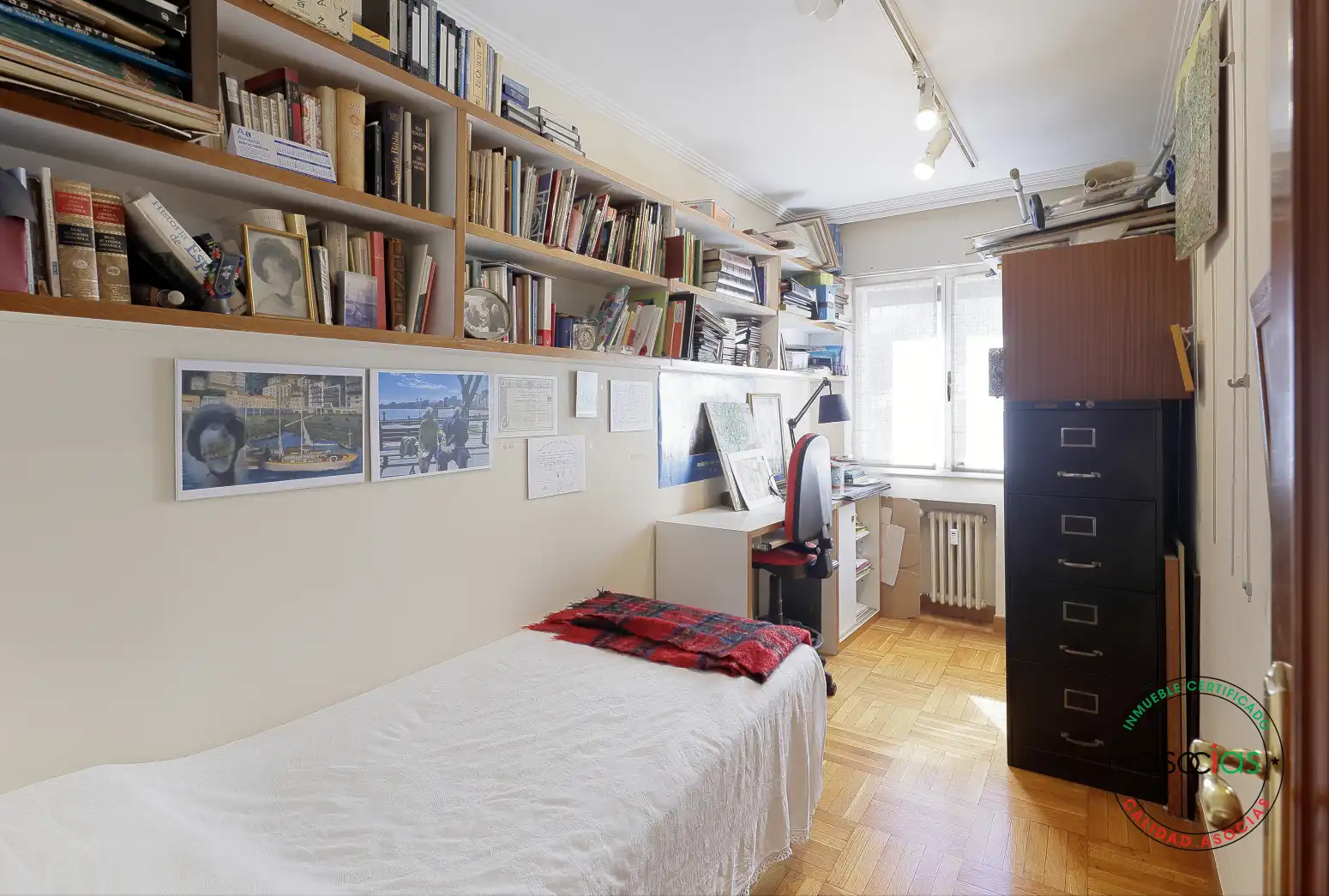 Habitación de Piso en venta en Gijón  con Calefacción, Parquet y Terraza