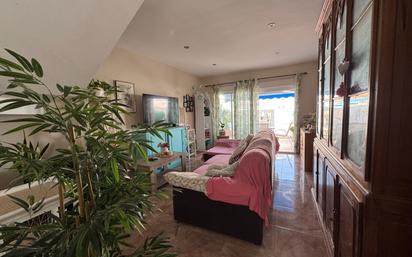 Sala d'estar de Casa adosada en venda en Vinaròs amb Jardí privat, Terrassa i Traster