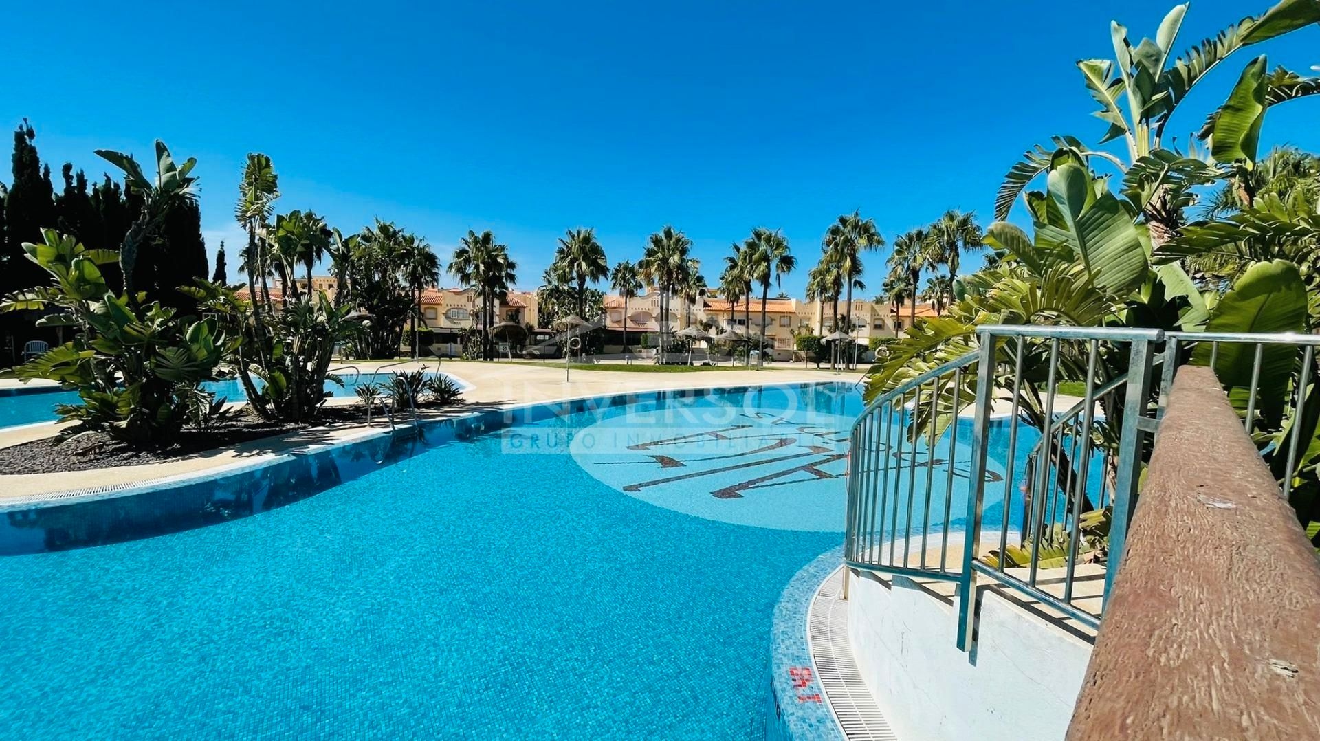 Piscina de Àtic en venda en El Ejido amb Terrassa i Piscina comunitària