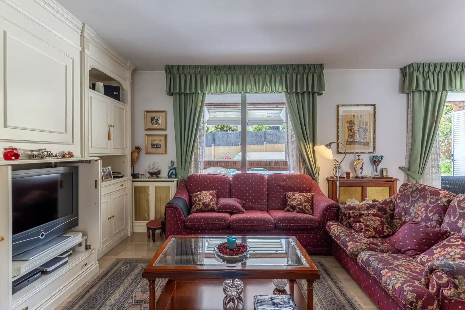 Sala d'estar de Casa o xalet en venda en El Masnou amb Calefacció, Jardí privat i Terrassa