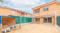 Exterior view of Single-family semi-detached for sale in Casarrubios del Monte  with Air Conditioner, Heating and Private garden