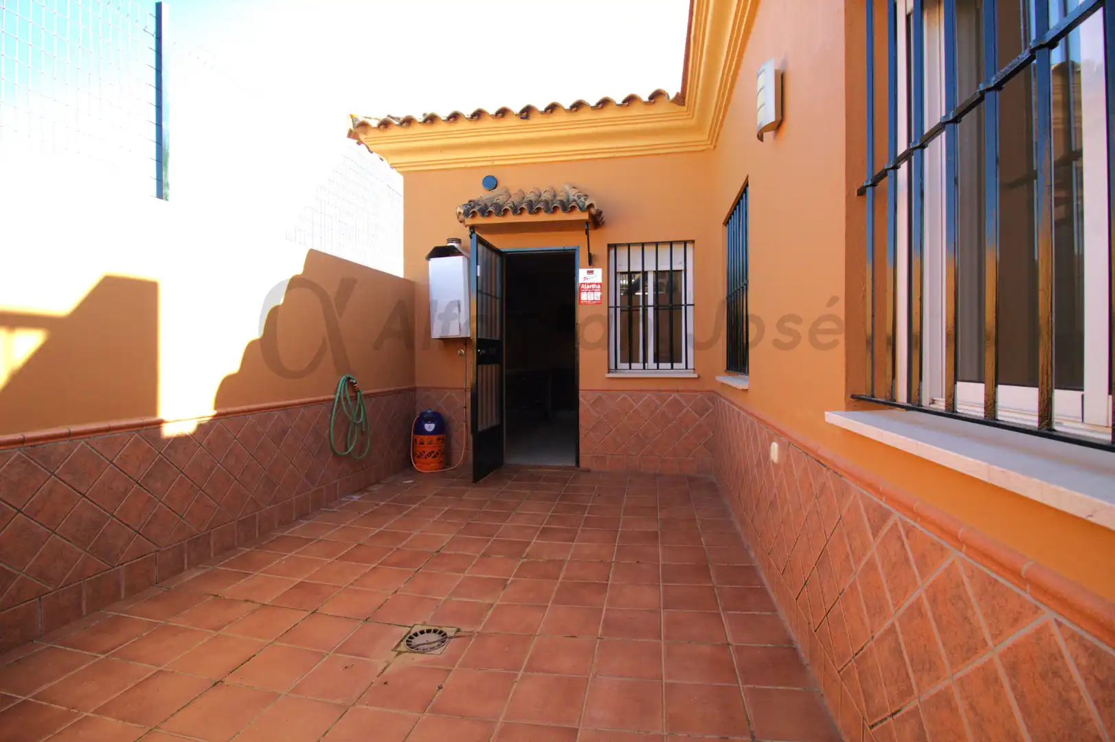 Casa adosada de lloguer en La Rinconada amb Balcó