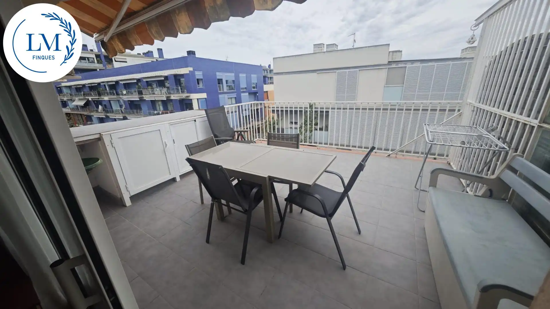 Terrasse von Dachboden zur Miete in Vilanova i la Geltrú mit Klimaanlage, Terrasse und Möbliert
