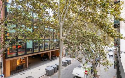 Vista exterior de Pis en venda en  Barcelona Capital amb Aire condicionat i Balcó