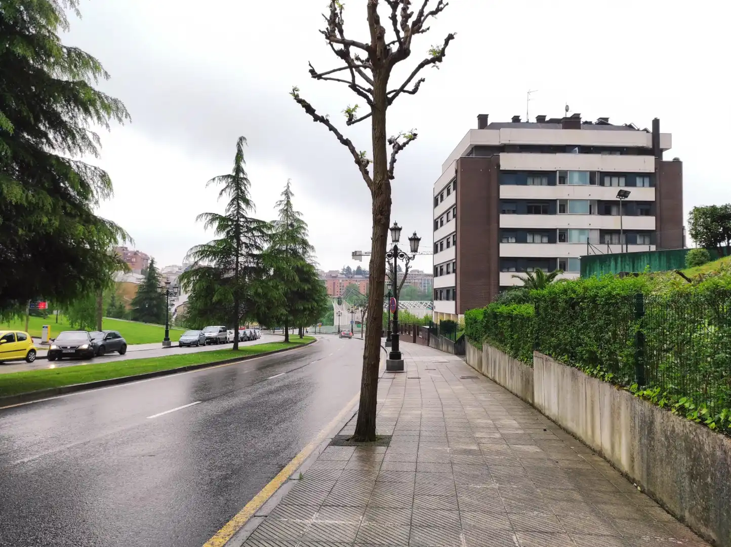 Vista exterior de Local de alquiler en Oviedo 