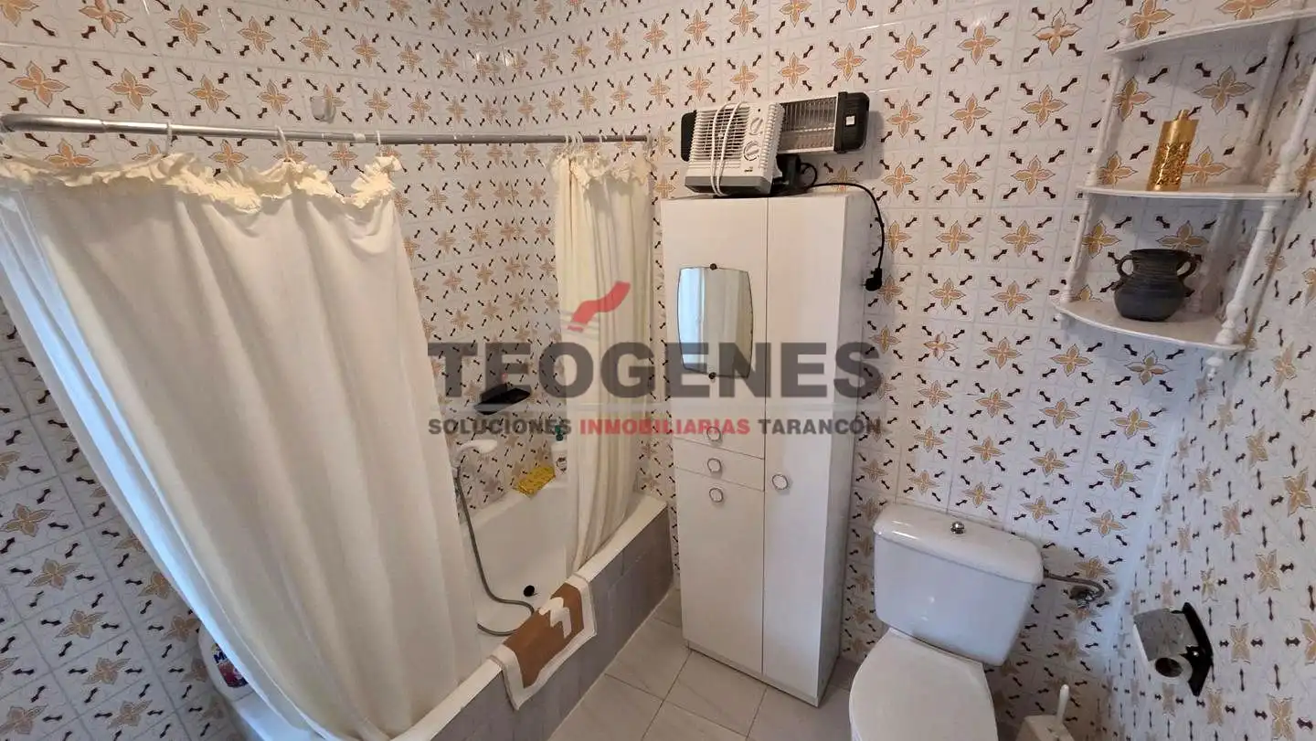 Bathroom of Houses for sale in Villarejo de Fuentes  with Terrace and Furnished