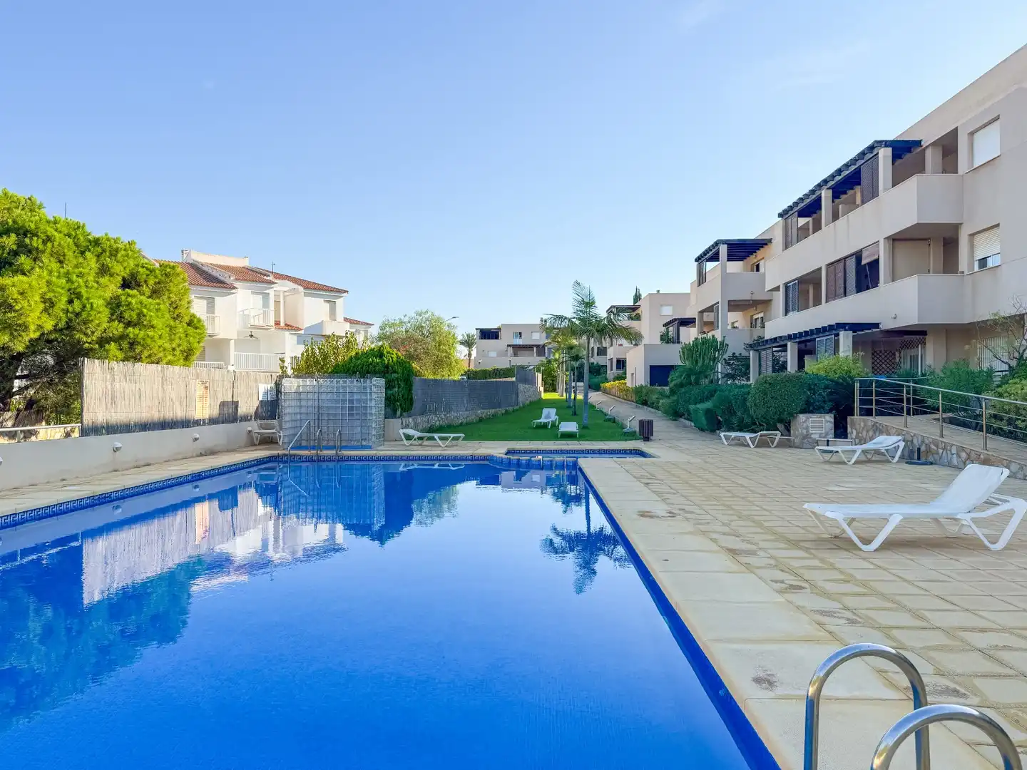 Piscina de Piso en venta en Águilas con Terraza, Trastero y Piscina