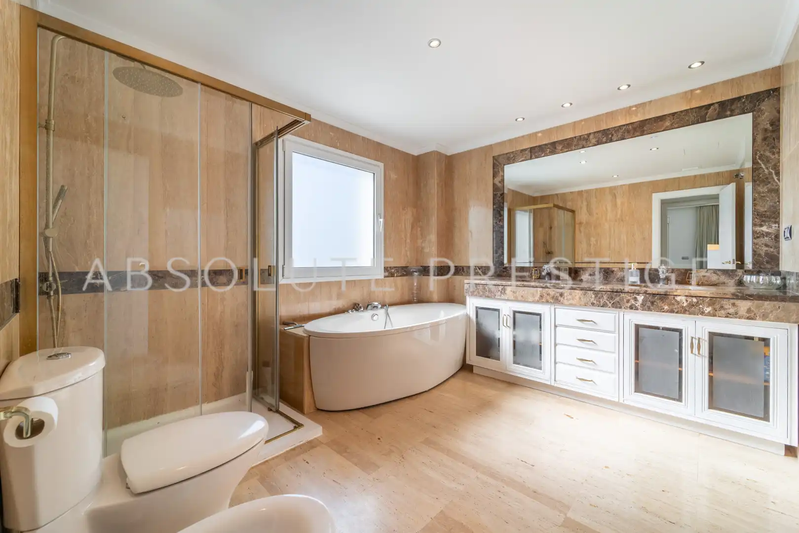 Bany de Apartament en venda en Marbella amb Aire condicionat, Terrassa i Piscina