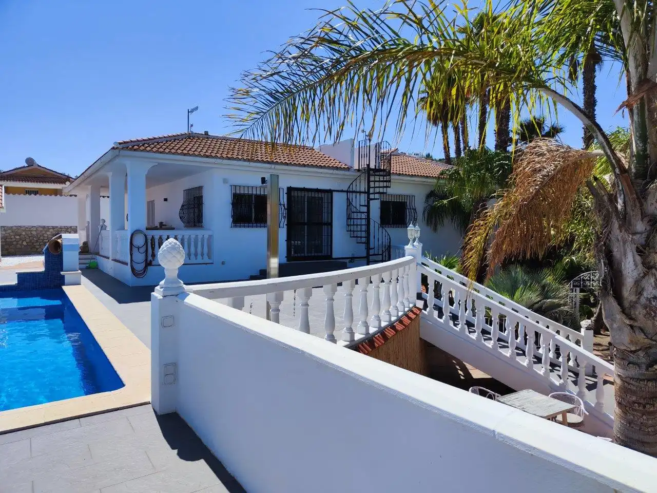 Vista exterior de Casa o chalet en venta en Alhaurín de la Torre con Aire acondicionado, Calefacción y Jardín privado