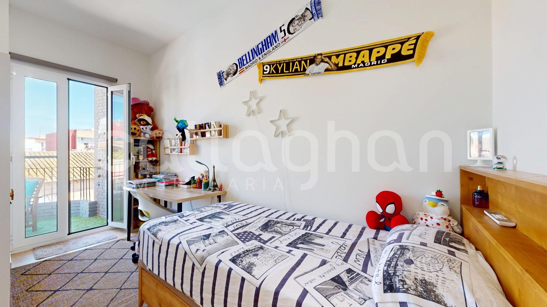 Bedroom of Flat for sale in  Valencia Capital  with Air Conditioner, Terrace and Balcony