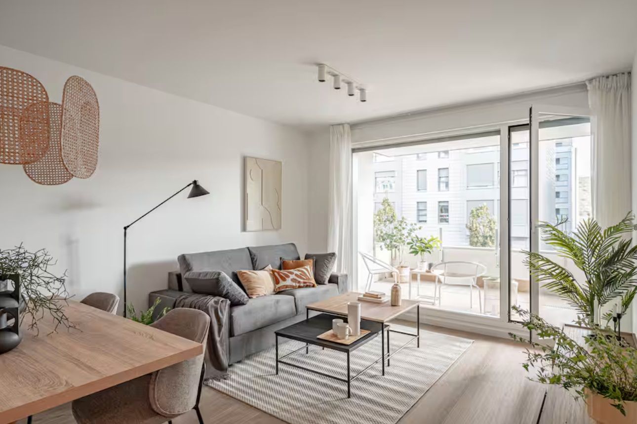 Sala d'estar de Apartament de lloguer en  Pamplona / Iruña amb Aire condicionat, Calefacció i Parquet