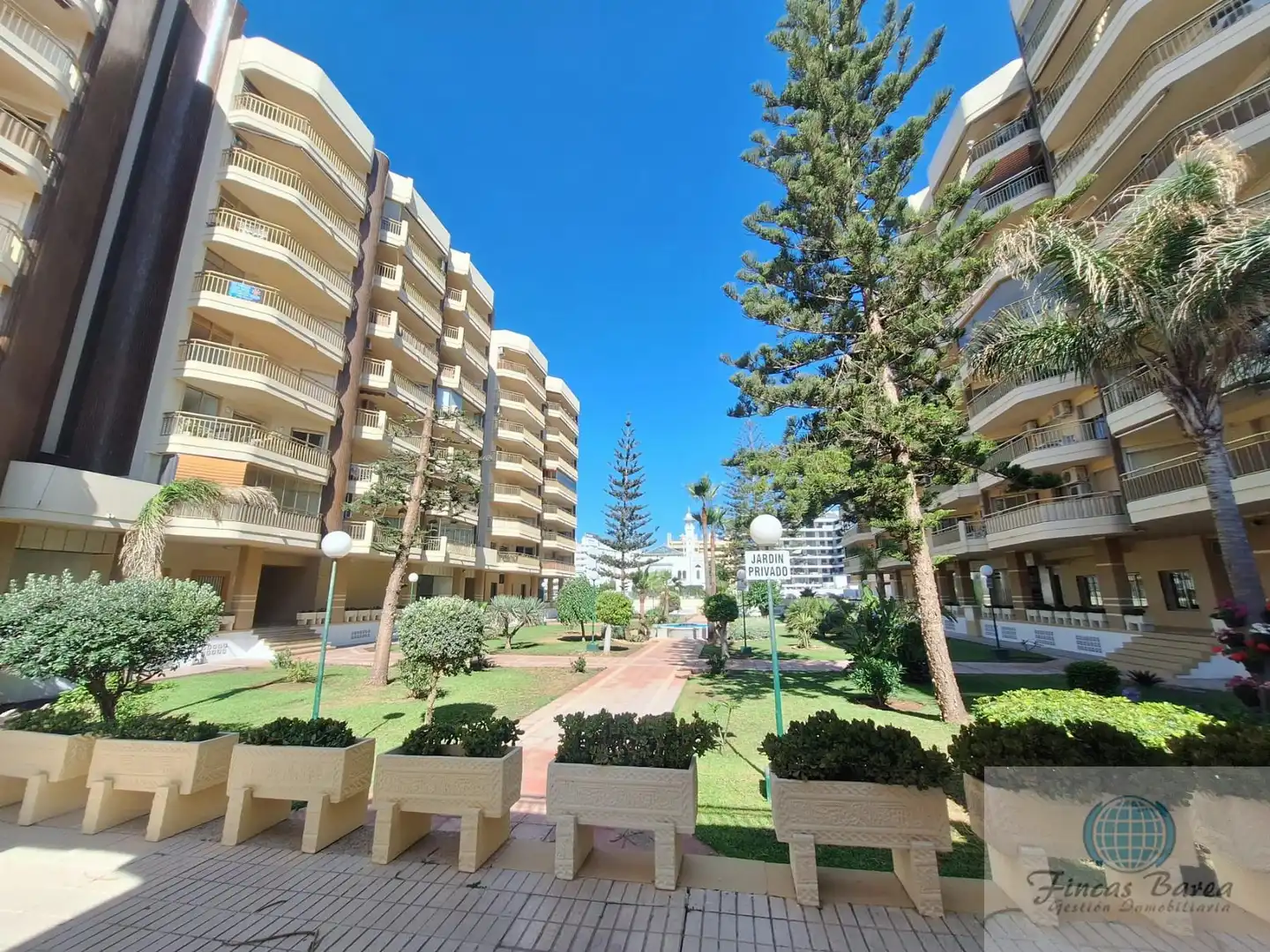 Außenansicht von Wohnung zum Verkauf in Fuengirola mit Klimaanlage und Terrasse