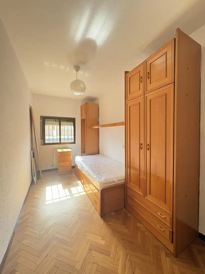 Schlafzimmer von Wohnung zur Miete in Madrid mit Klimaanlage, Heizung und Parkett
