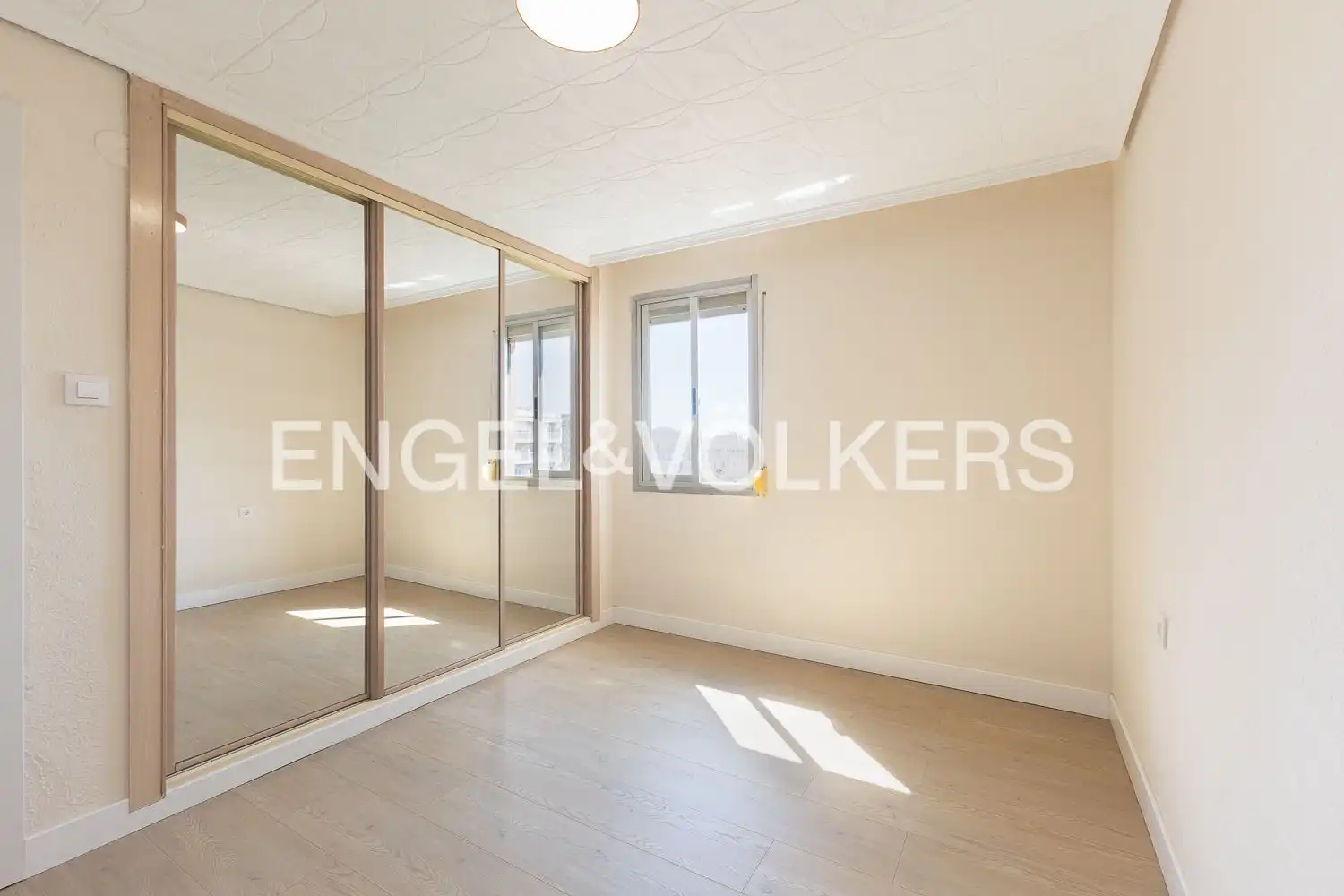 Habitación de Piso de alquiler en Valencia con Aire acondicionado y Calefacción