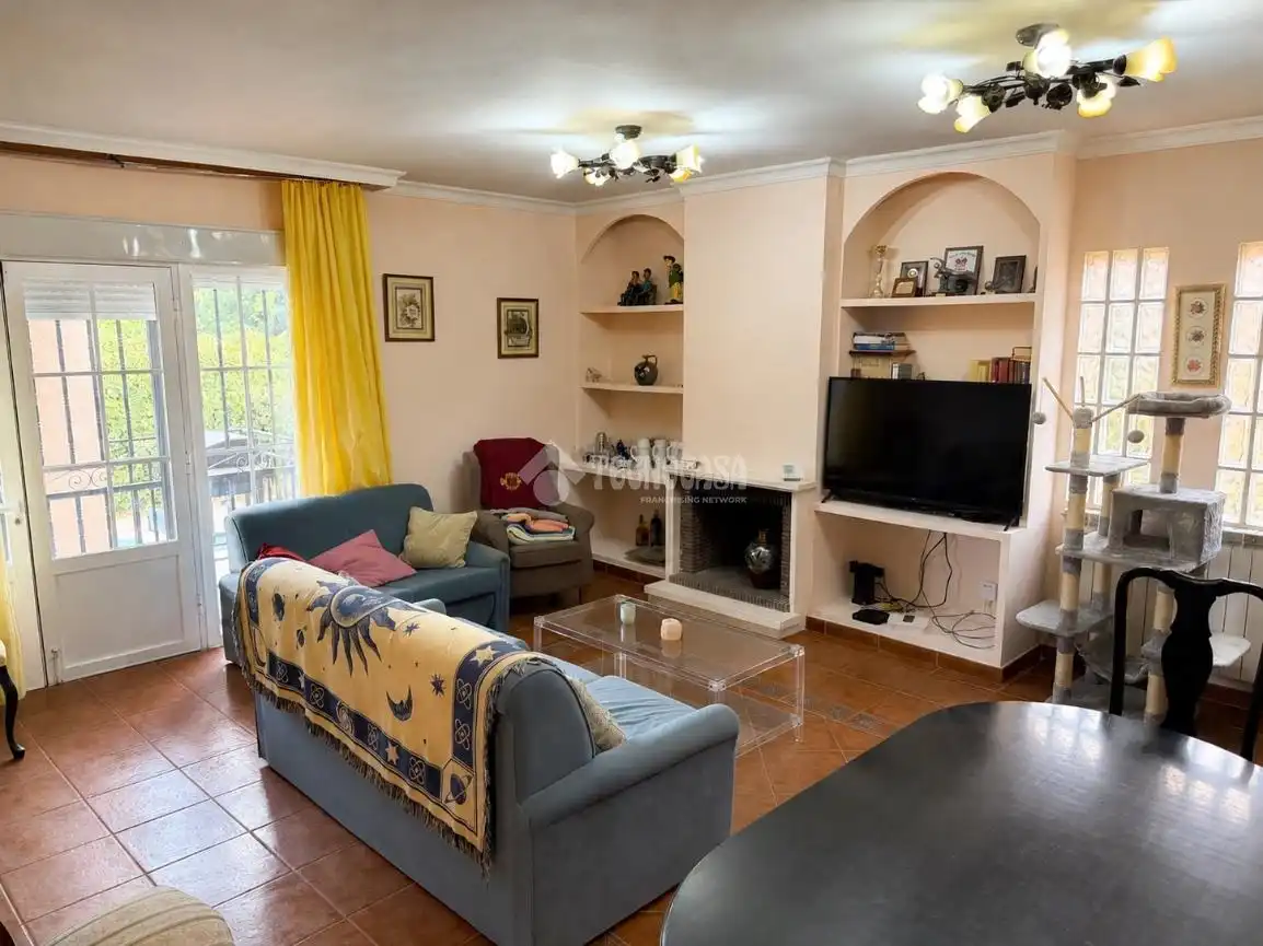 Sala de estar de Casa o chalet en venta en Ciruelos con Calefacción, Piscina y Balcón