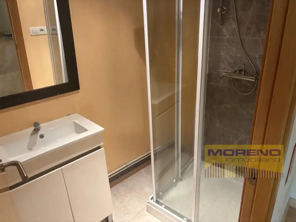 Bathroom of Apartments for sale in Sarria