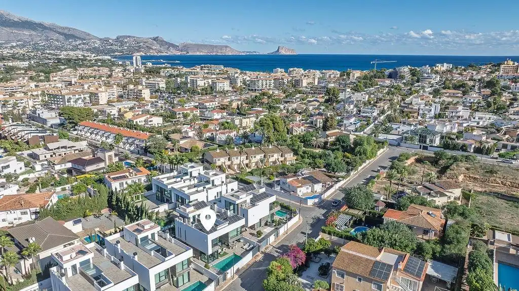 Exterior view of Houses for sale in L'Alfàs del Pi  with Air Conditioner, Storage room and Swimming Pool