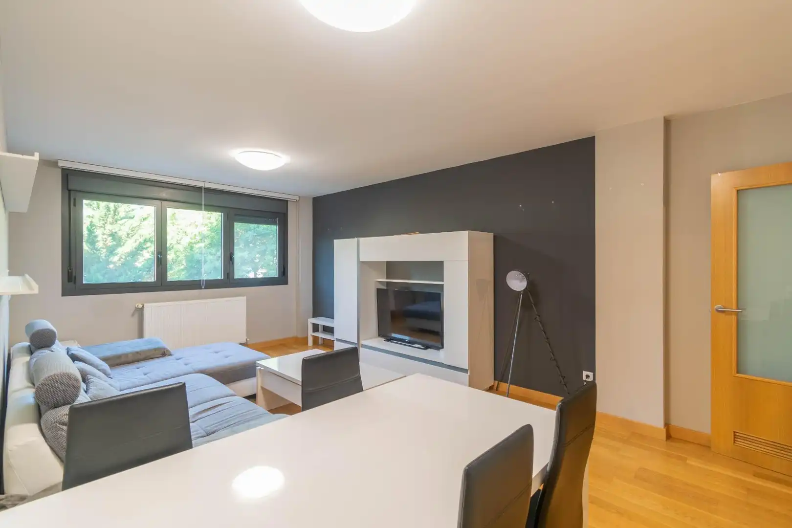 Sala de estar de Piso en venta en Aranguren con Calefacción, Parquet y Trastero