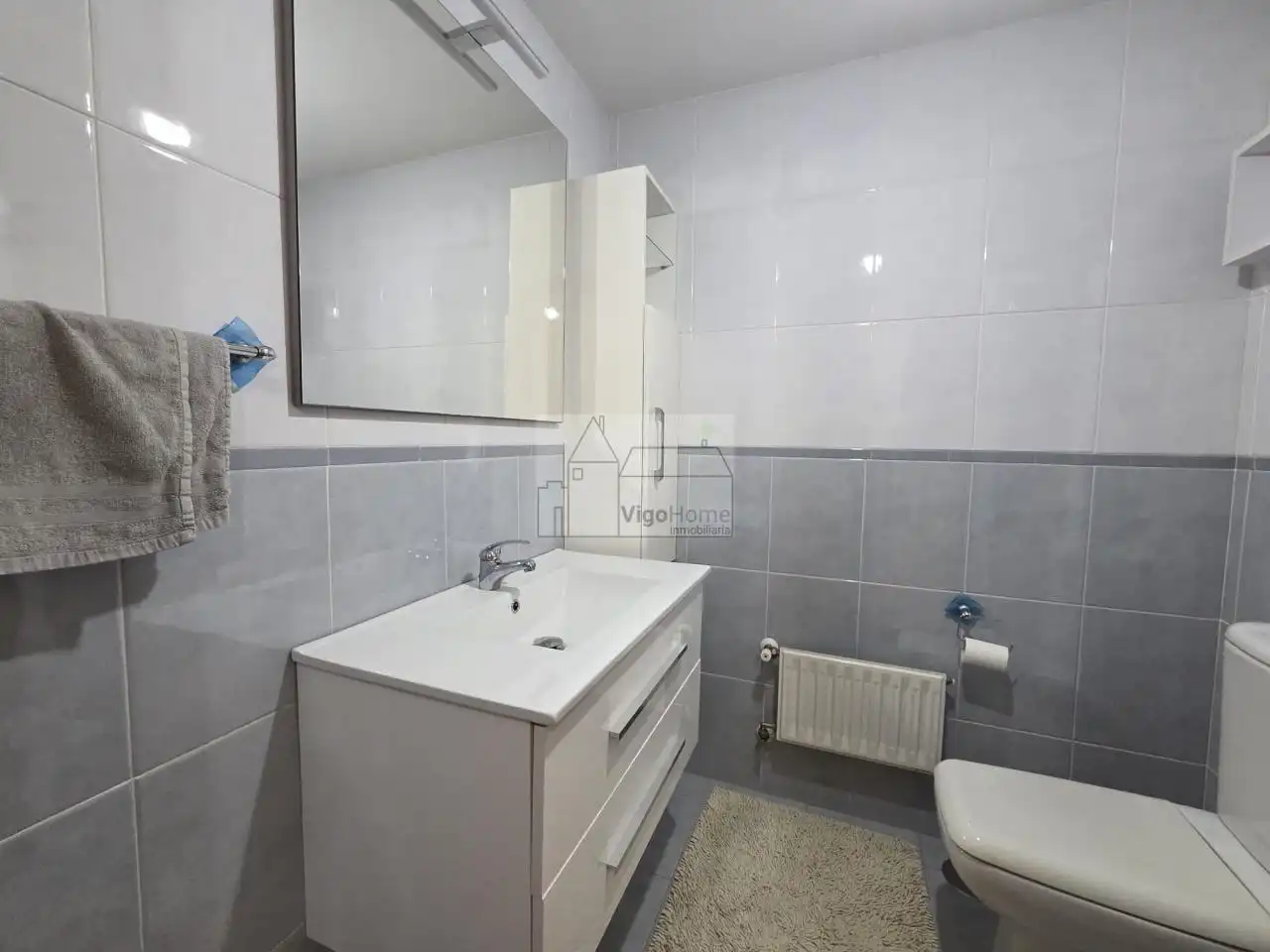 Bathroom of Flat for sale in Vigo   with Heating, Parquet flooring and Storage room