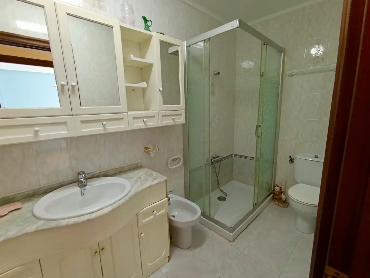Badezimmer von Dachboden zum Verkauf in Getxo  mit Heizung, Terrasse und Ofen