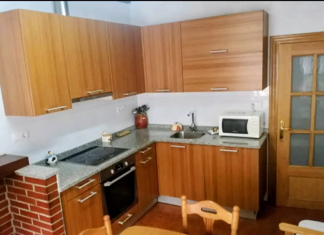 Cuina de Casa o xalet en venda en Vega de Liébana amb Jardí privat, Moblat i Balcó