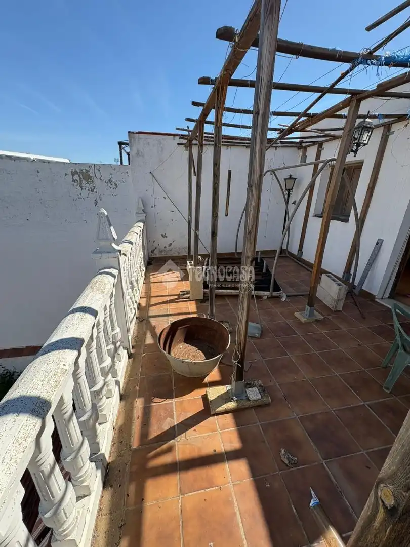 Terraza de Casa adosada en venta en La Rinconada con Piscina y Amueblado