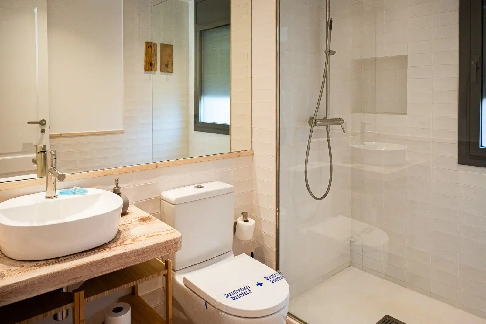 Badezimmer von Einfamilien-Reihenhaus zur Miete in Palamós mit Klimaanlage, Heizung und Parkett