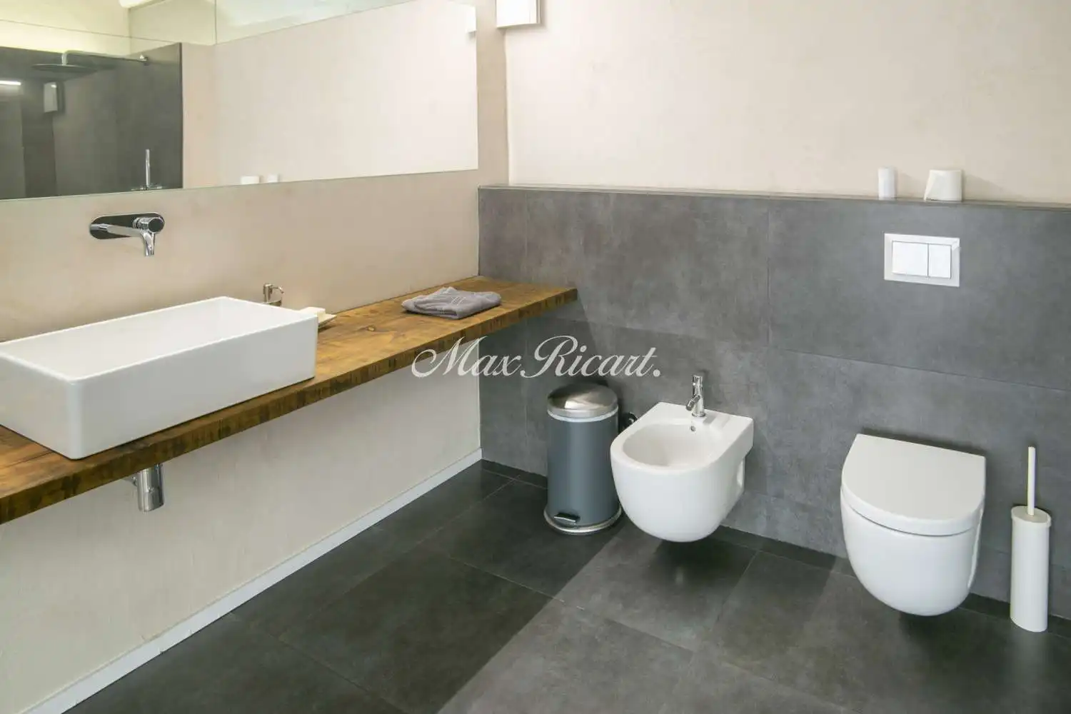 Badezimmer von Büro zur Miete in Barcelona mit Klimaanlage, Heizung und Terrasse
