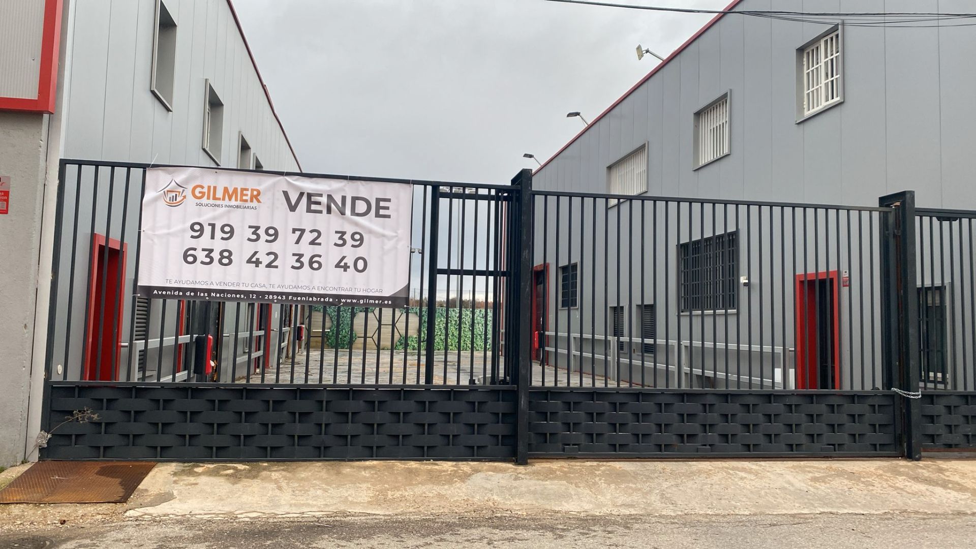 Vista exterior de Nau industrial en venda en Fuenlabrada