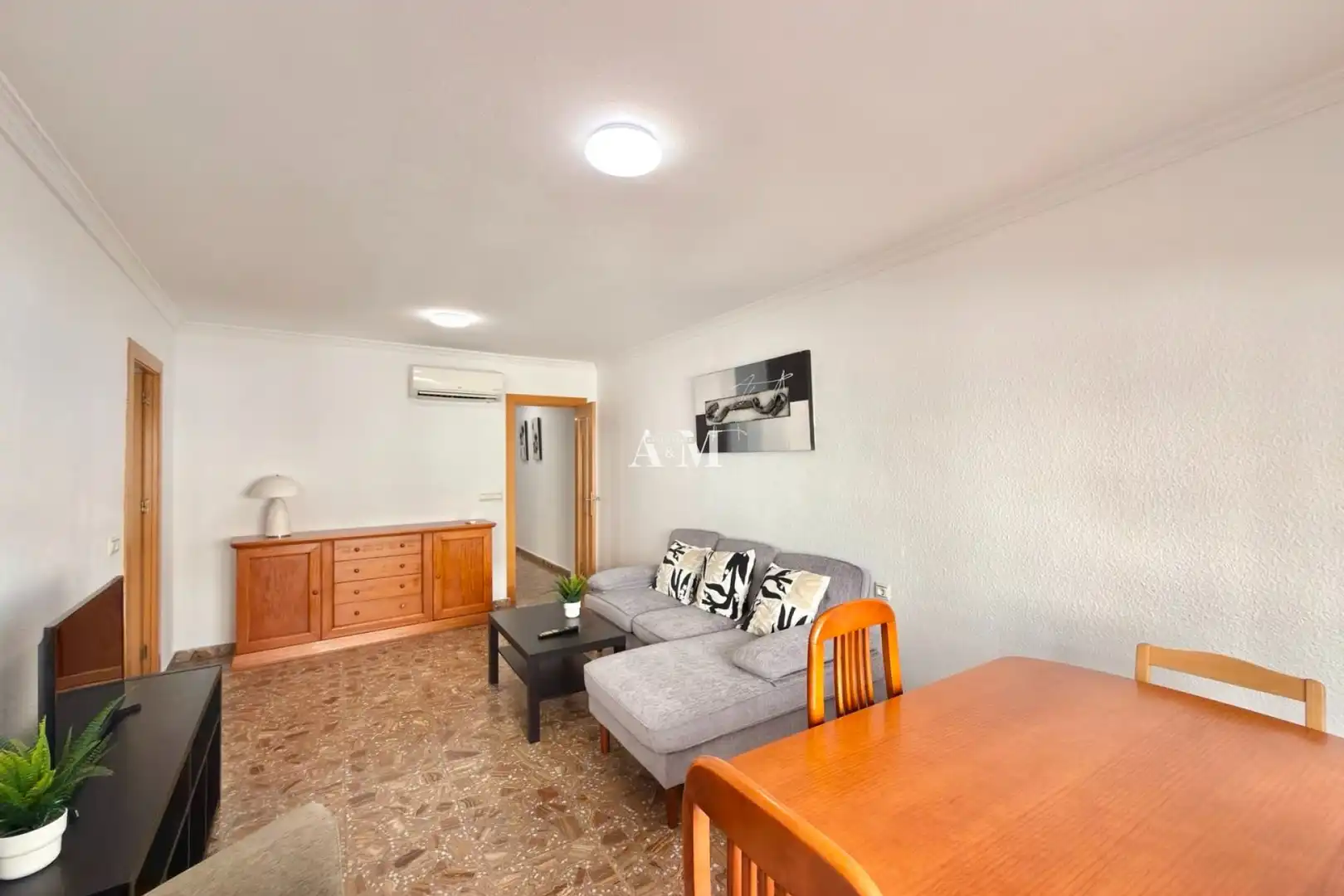 Außenansicht von Wohnung zur Miete in Torrevieja mit Klimaanlage, Heizung und Terrasse