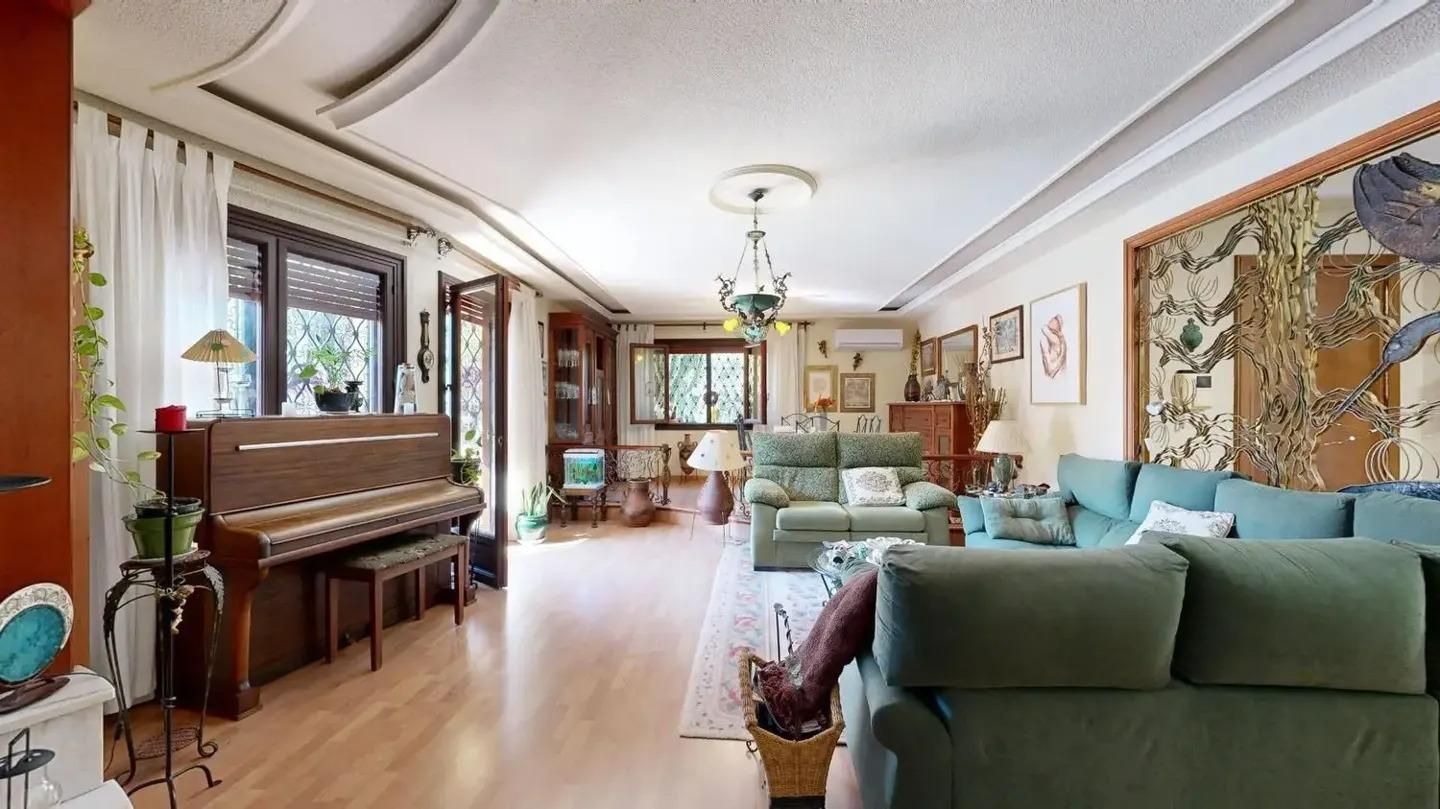 Sala d'estar de Casa o xalet en venda en Elche / Elx amb Aire condicionat, Jardí privat i Terrassa