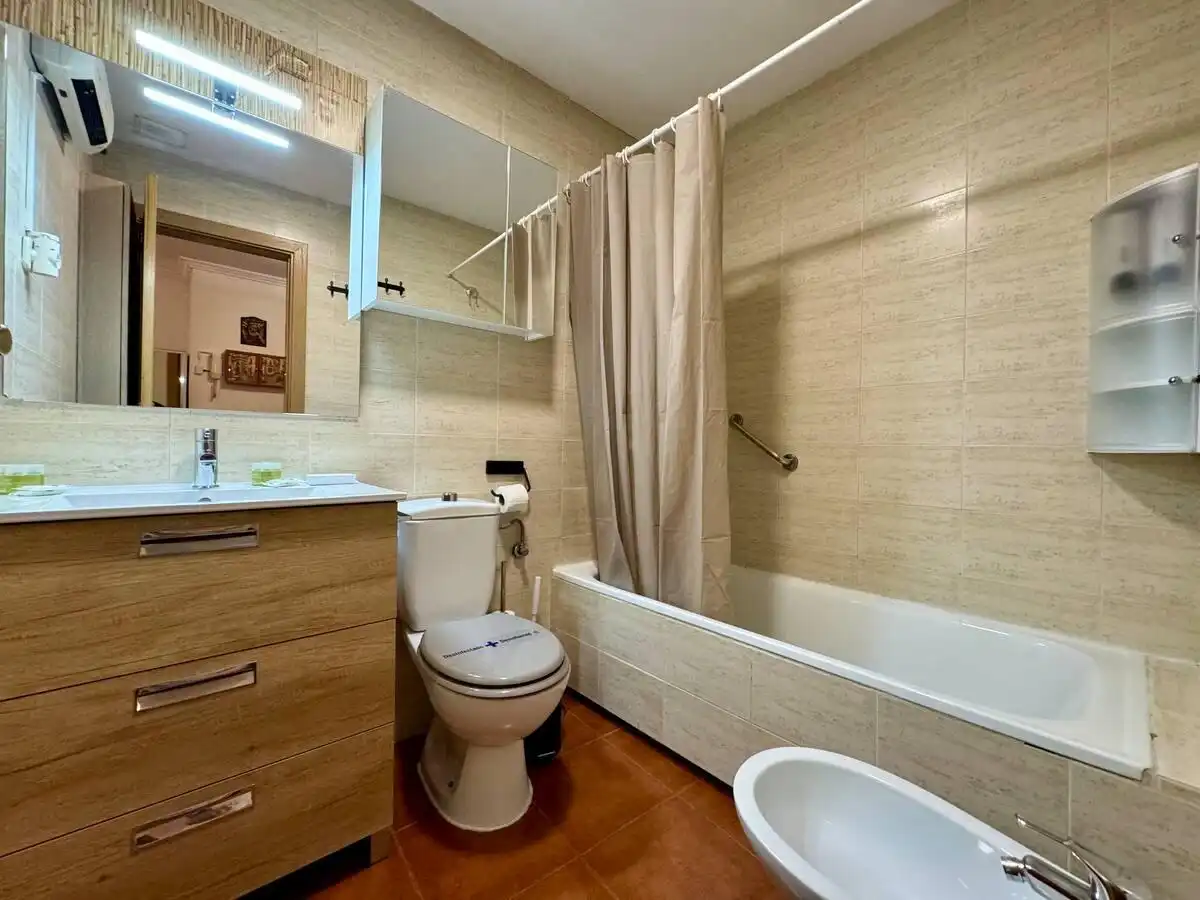 Baño de Piso de alquiler en Madrid con Aire acondicionado, Calefacción y Amueblado