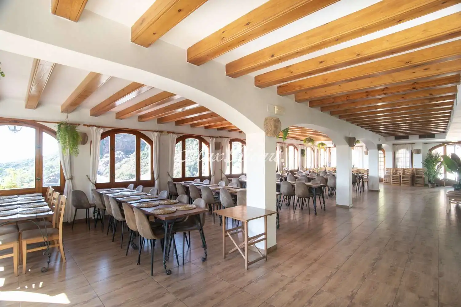 Gebäude zur Miete in Bruguers