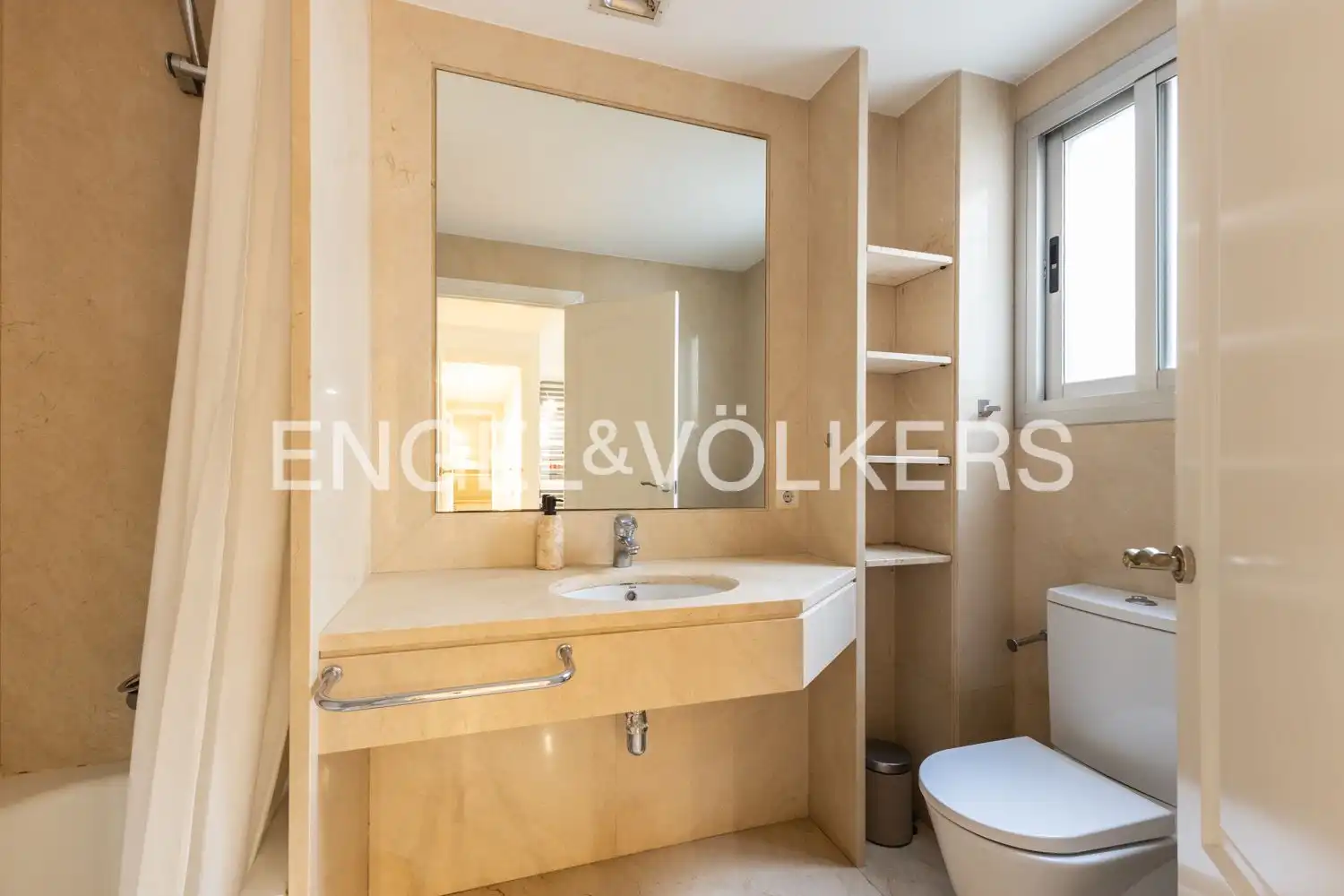 Baño de Piso en venta en Valencia con Aire acondicionado, Calefacción y Parquet
