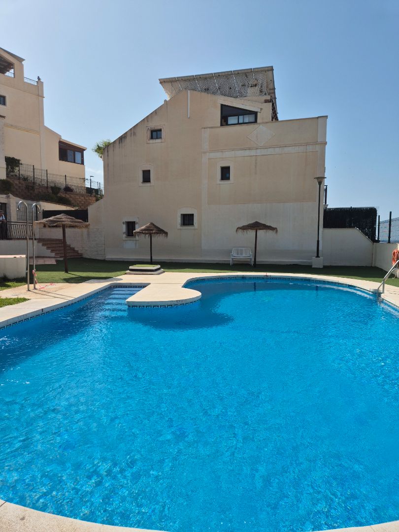 Piscina de Casa adosada en venda en Rincón de la Victoria amb Aire condicionat, Jardí privat i Terrassa