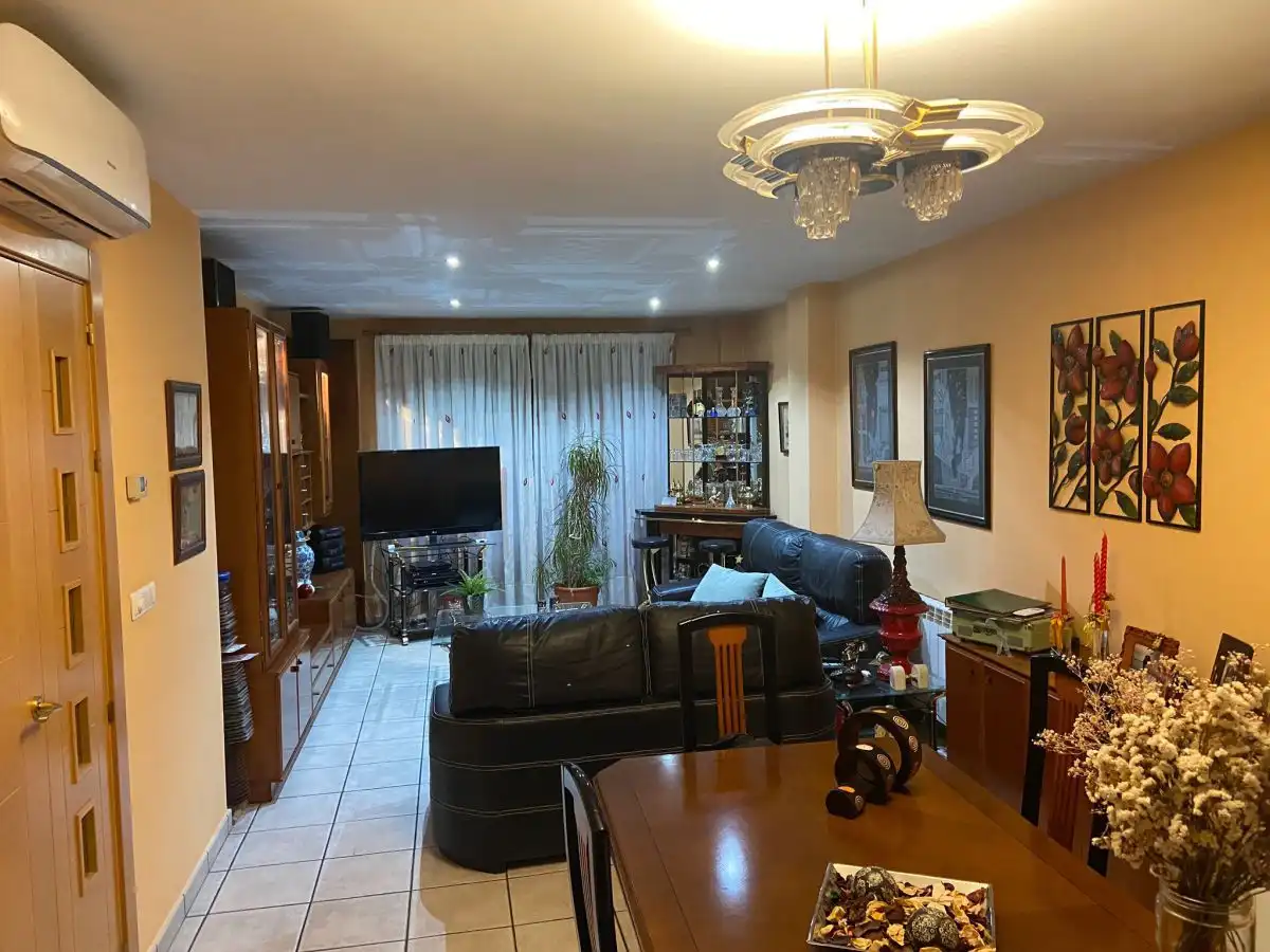 Wohnzimmer von Einfamilien-Reihenhaus zum Verkauf in Albacete mit Klimaanlage, Heizung und Parkett