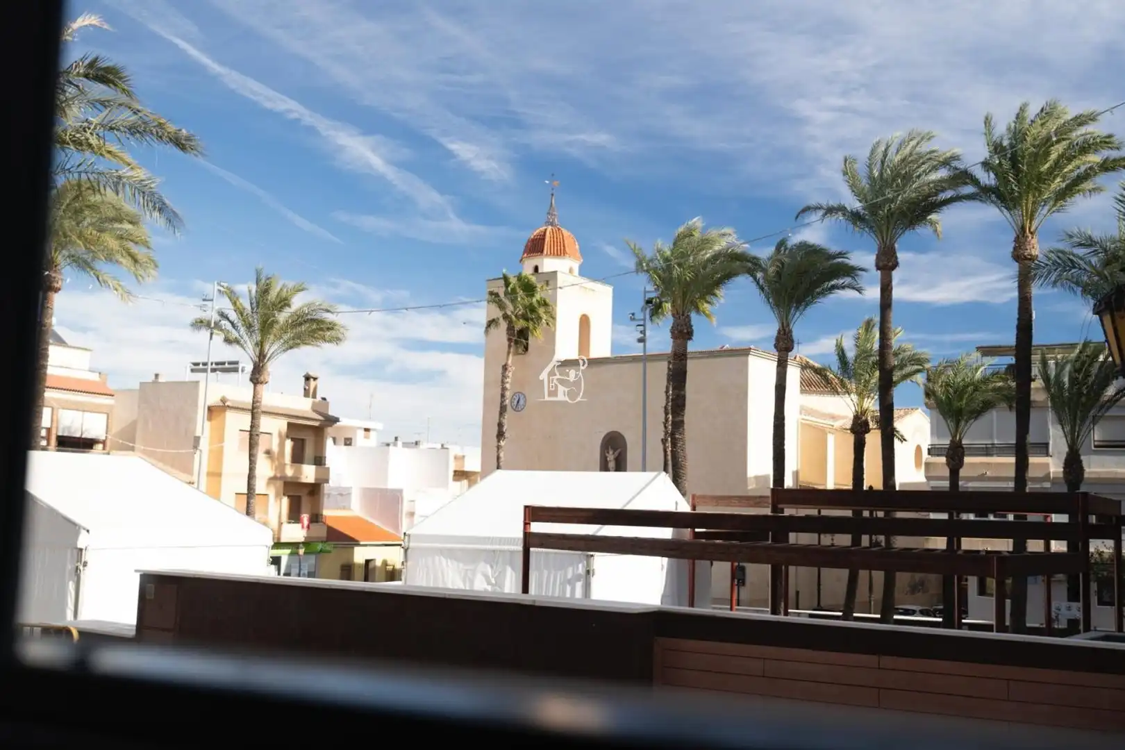 Außenansicht von Geschaftsraum zur Miete in San Miguel de Salinas mit Klimaanlage