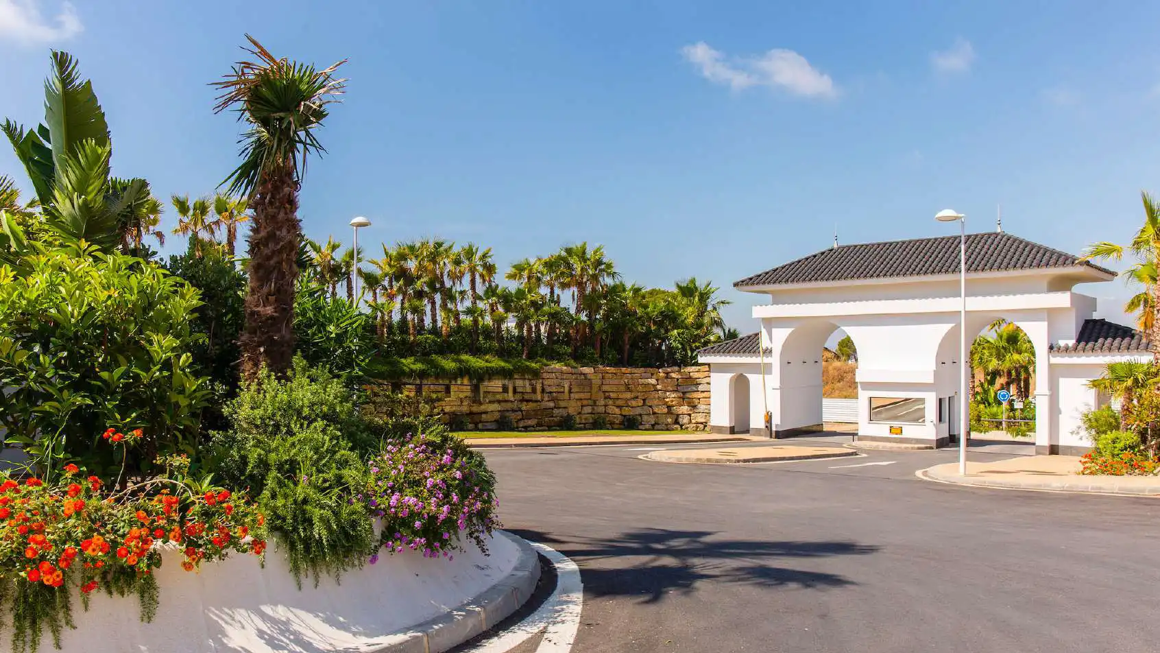 Vista exterior de Planta baixa en venda en Estepona amb Aire condicionat, Terrassa i Traster