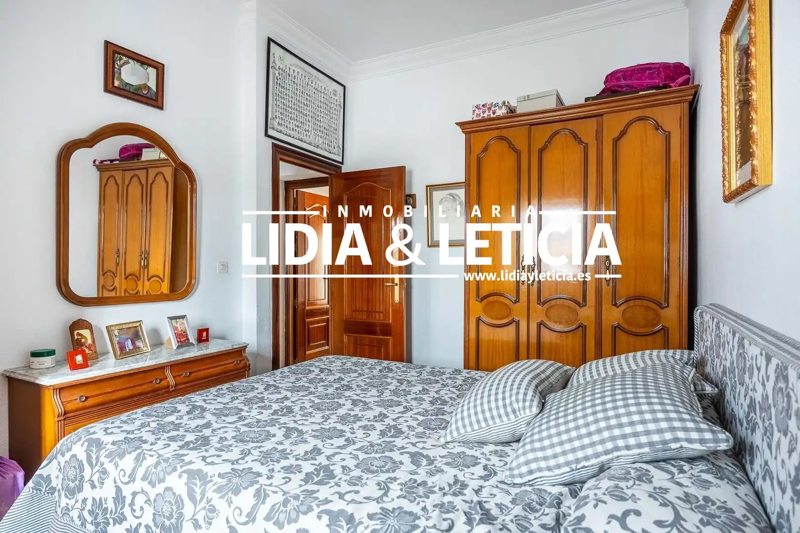 Dormitori de Casa o xalet en venda en Alcalá de Guadaira amb Aire condicionat, Jardí privat i Terrassa