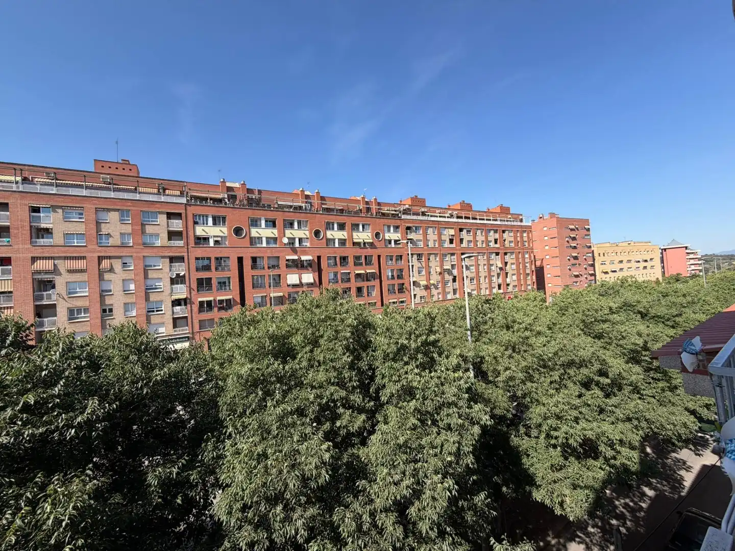 Vista exterior de Piso en venta en Sabadell con Calefacción